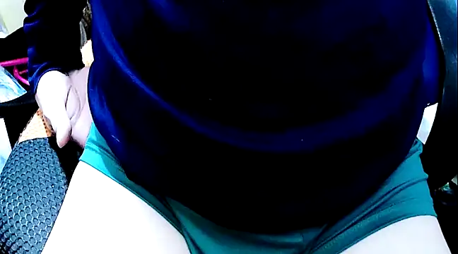 Snapshot of TTvicTT chatting on 12.30.24 TTvicTT online show from 12.30.24