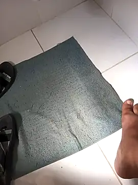 Snapshot of lobomisterioso13 chatting on 11.18.25 lobomisterioso13 online show from 11.18.25