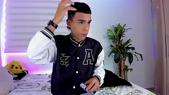 Snapshot of aldrinwhite chatting on 09.18.25 aldrinwhite online show from 09.18.25