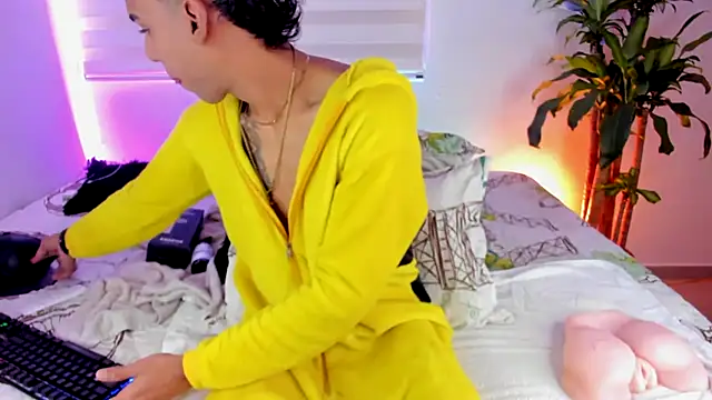 Snapshot of aldrinwhite chatting on 10.06.25 aldrinwhite online show from 10.06.25