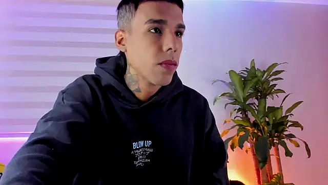 Snapshot of aldrinwhite chatting on 10.08.25 aldrinwhite online show from 10.08.25