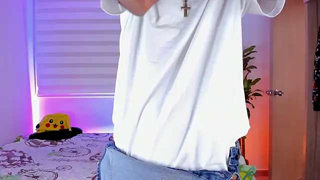 Snapshot of aldrinwhite chatting on 10.12.25 aldrinwhite online show from 10.12.25