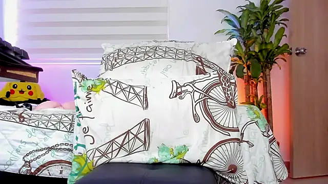 Snapshot of aldrinwhite chatting on 10.14.25 aldrinwhite online show from 10.14.25