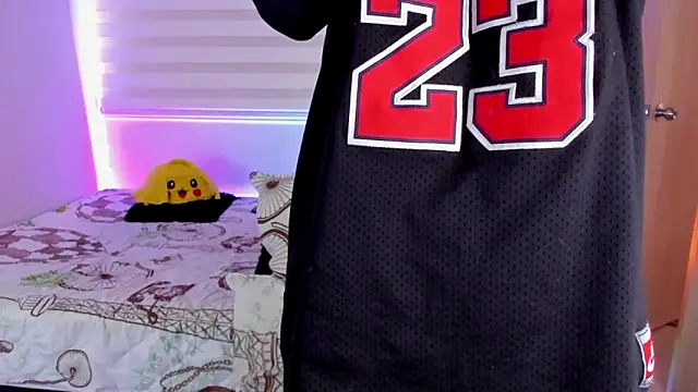 Snapshot of aldrinwhite chatting on 10.15.25 aldrinwhite online show from 10.15.25