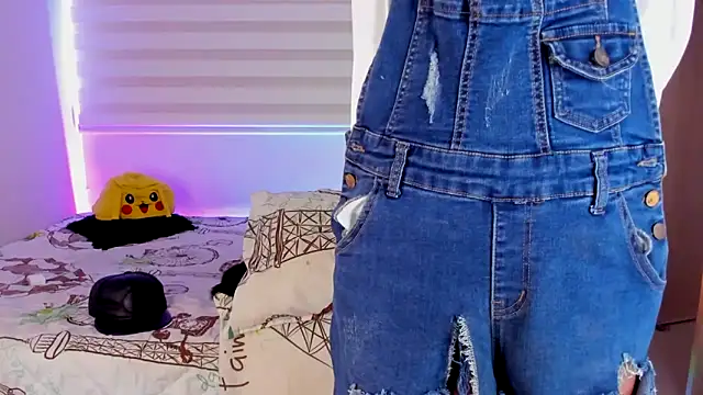 Snapshot of aldrinwhite chatting on 10.19.25 aldrinwhite online show from 10.19.25