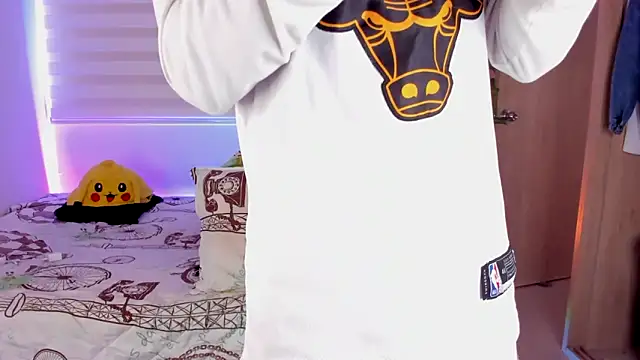 Snapshot of aldrinwhite chatting on 10.20.25 aldrinwhite online show from 10.20.25