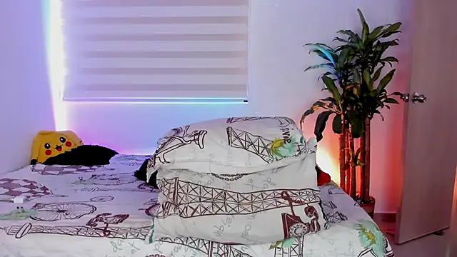 Snapshot of aldrinwhite chatting on 10.22.25 aldrinwhite online show from 10.22.25