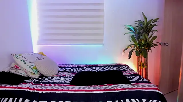 Snapshot of aldrinwhite chatting on 10.28.25 aldrinwhite online show from 10.28.25