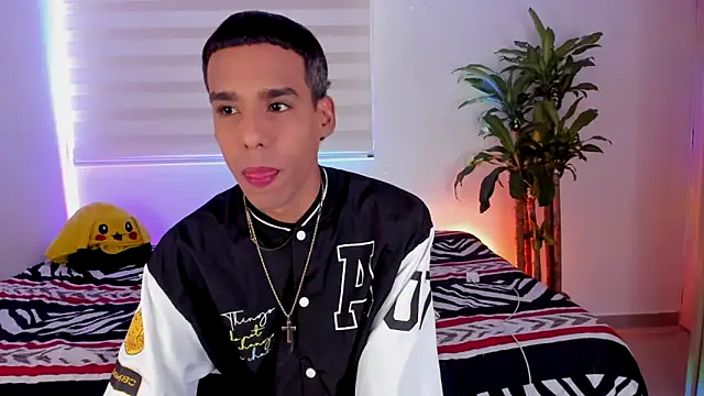 Snapshot of aldrinwhite chatting on 10.30.25 aldrinwhite online show from 10.30.25