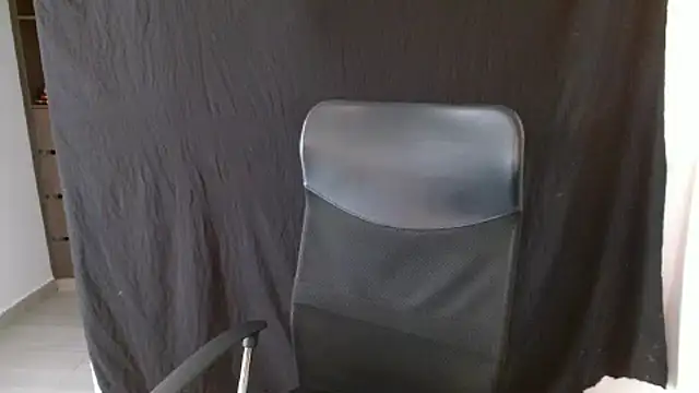 Snapshot of cloe_fox chatting on 10.04.25 cloe fox online show from 10.04.25