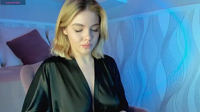 Snapshot of Anna_Robinson chatting on 03.10.25 Anna Robinson online show from 03.10.25