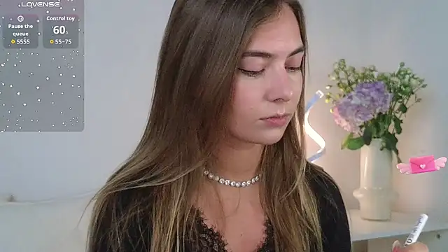 chloi hes online show from 10.11.25