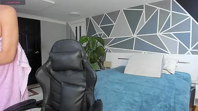 Snapshot of charolbruce_1 chatting on 03.19.25 charolbruce 1 online show from 03.19.25