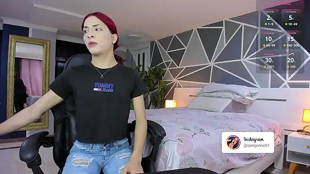 Snapshot of charolbruce_1 chatting on 10.14.25 charolbruce 1 online show from 10.14.25