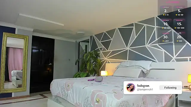 Snapshot of charolbruce_1 chatting on 10.15.25 charolbruce 1 online show from 10.15.25