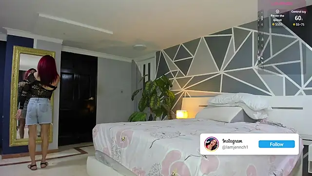 Snapshot of charolbruce_1 chatting on 10.17.25 charolbruce 1 online show from 10.17.25