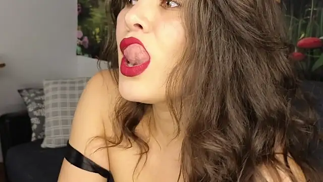 Snapshot of MadameDeFeu chatting on 09.17.25 MadameDeFeu online show from 09.17.25