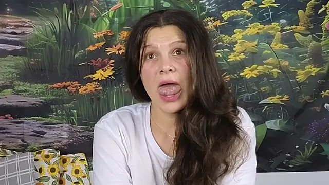 Snapshot of MadameDeFeu chatting on 10.25.25 MadameDeFeu online show from 10.25.25