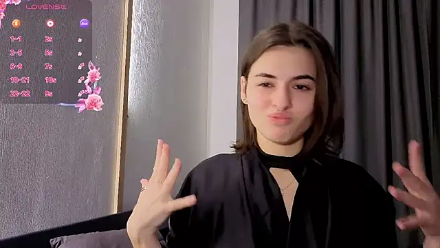 Snapshot of AmiCumOn chatting on 10.18.25 AmiCumOn online show from 10.18.25