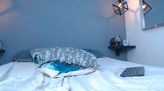 AbigailWilliams  online show from 01.10.25