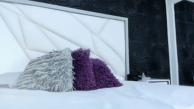 AbigailWilliams  online show from 10.16.25