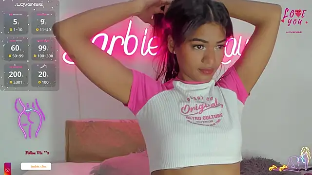 Snapshot of BarbieHotLaura chatting on 09.21.25 BarbieHotLaura online show from 09.21.25