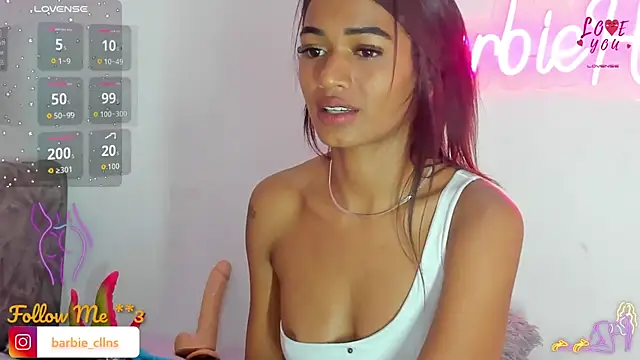 Snapshot of BarbieHotLaura chatting on 10.09.25 BarbieHotLaura online show from 10.09.25