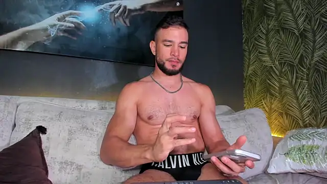Snapshot of Crhis_N_Derek chatting on 01.16.25 Crhis N Derek online show from 01.16.25