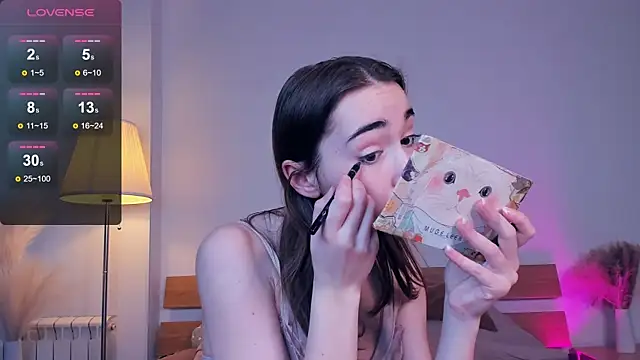 Snapshot of PollyBeev chatting on 02.13.25 PollyBeev online show from 02.13.25