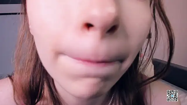 Snapshot of PollyBeev chatting on 09.12.25 PollyBeev online show from 09.12.25