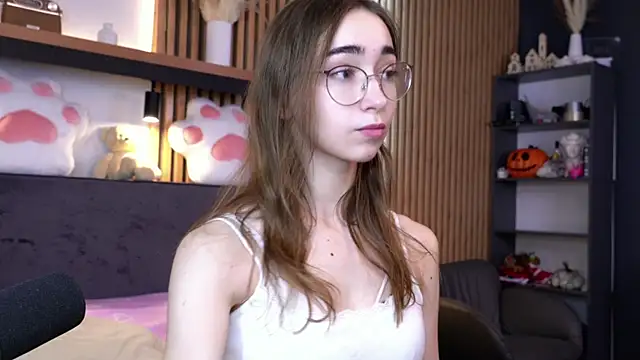 PollyBeev online show from 11.07.25