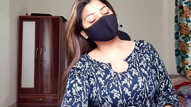 Hoty-Shivangi online show from 03.14.26