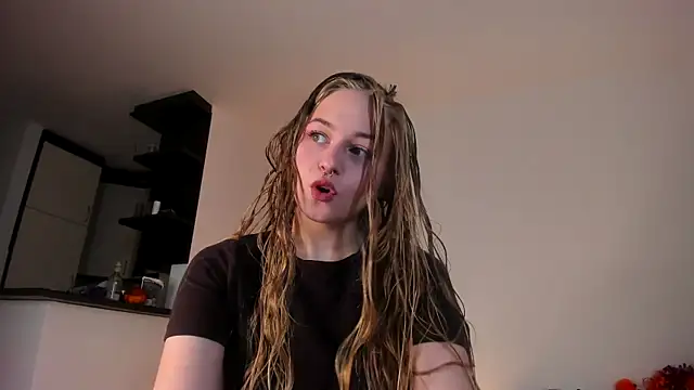 MiaMews online show from 10.19.25