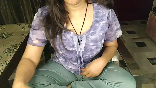 Snapshot of aarushi_sharmaa chatting on 11.16.25 aarushi sharmaa online show from 11.16.25