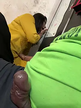 Snapshot of xyztopbeing chatting on 12.19.24 xyztopbeing online show from 12.19.24