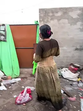 Snapshot of xyztopbeing chatting on 12.29.24 xyztopbeing online show from 12.29.24