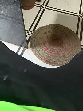 Snapshot of xyztopbeing chatting on 01.01.25 xyztopbeing online show from 01.01.25