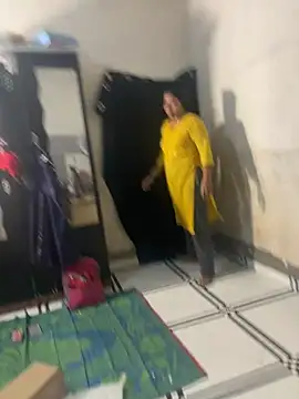 Snapshot of xyztopbeing chatting on 01.08.25 xyztopbeing online show from 01.08.25