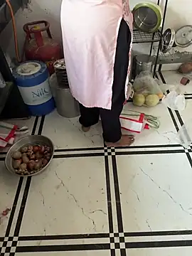 Snapshot of xyztopbeing chatting on 01.10.25 xyztopbeing online show from 01.10.25