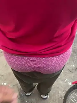 Snapshot of xyztopbeing chatting on 02.10.25 xyztopbeing online show from 02.10.25