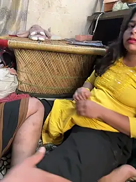 Snapshot of xyztopbeing chatting on 02.12.25 xyztopbeing online show from 02.12.25