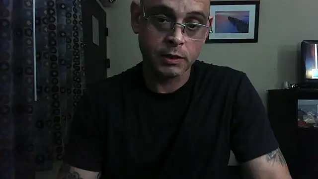Snapshot of Buffshagswell chatting on 05.16.26 Buffshagswell online show from 05.16.26