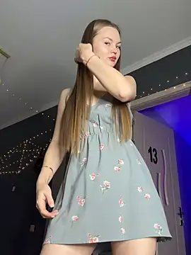 Snapshot of NickiLike chatting on 10.10.25 NickiLike online show from 10.10.25