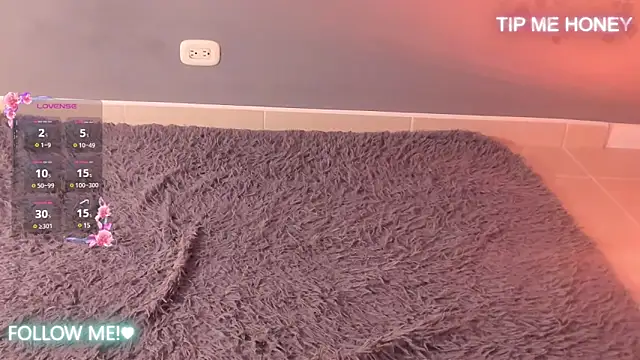 Snapshot of juanmiss chatting on 03.10.25 juanmiss online show from 03.10.25