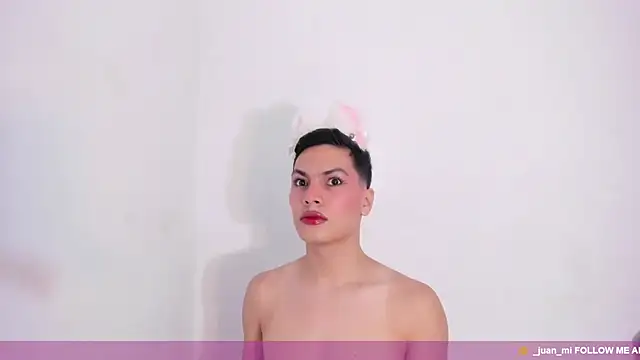 Snapshot of juanmiss chatting on 10.24.25 juanmiss online show from 10.24.25