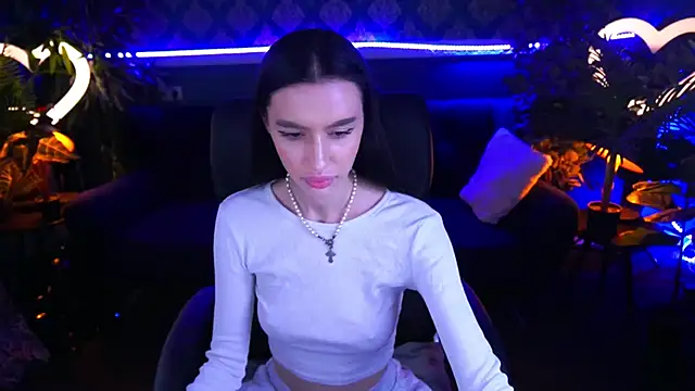 Snow WhiteeeX online show from 01.21.25