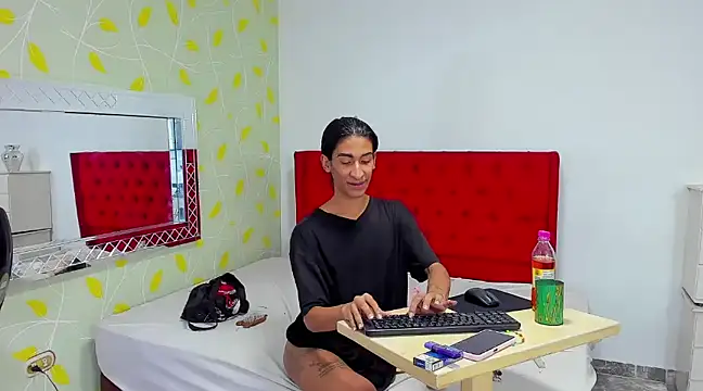 SofiaNaugthyxTS online show from 12.24.24
