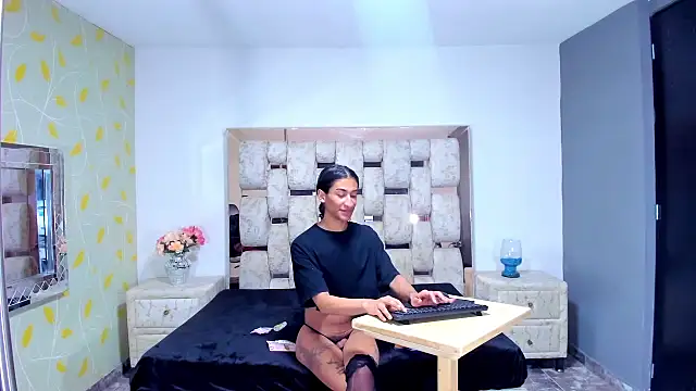 SofiaNaugthyxTS online show from 09.22.25