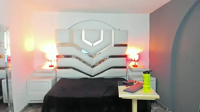 SofiaNaugthyxTS online show from 10.19.25