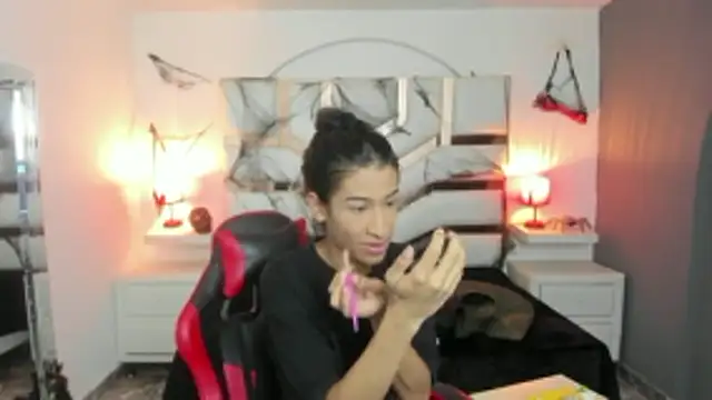 SofiaNaugthyxTS online show from 10.24.25